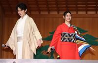 登壇した本郷奏多（左）と土屋太鳳（撮影・金田祐二）