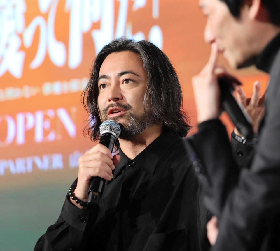 「ＴＨＥ　ＯＰＥＮ　ＣＡＬＬ」記者会見に出席した山田孝之（左）と伊藤主税氏＝東京・渋谷キューズ　スクランブルホール