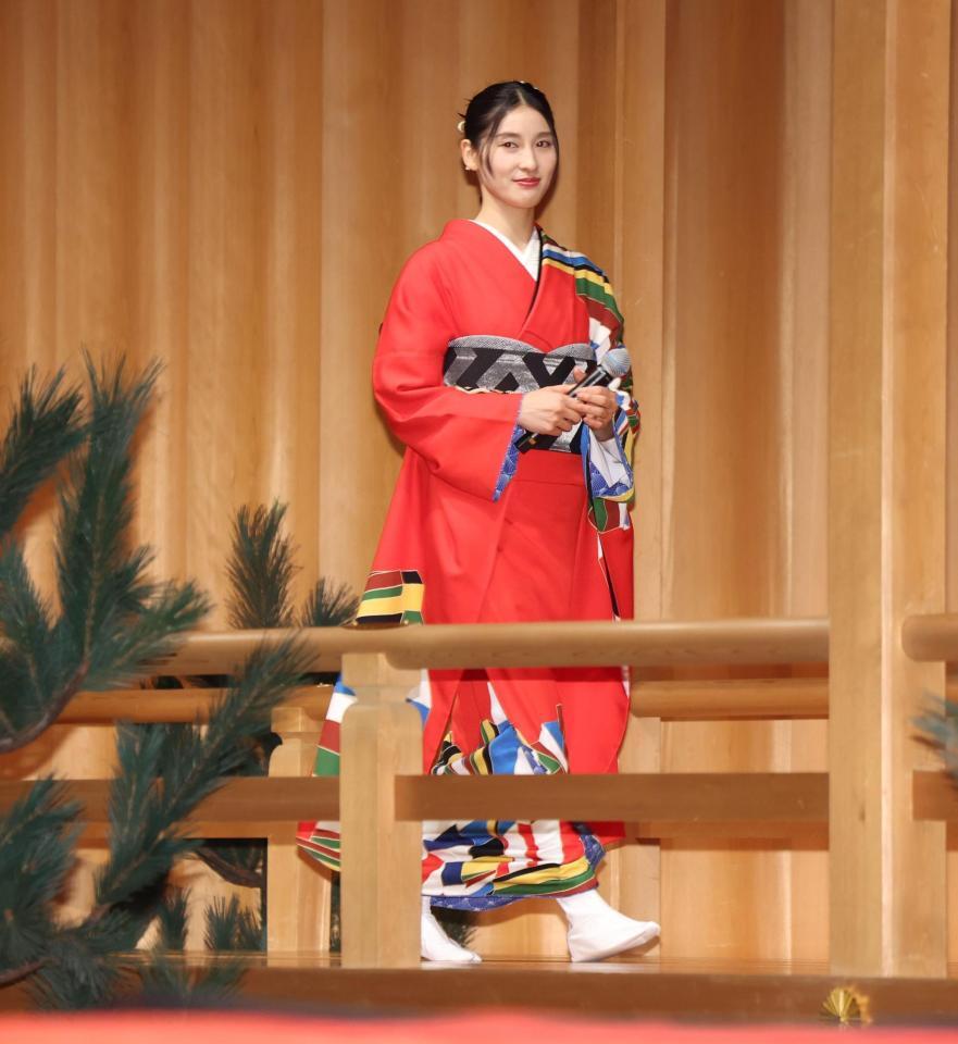 登壇する土屋太鳳（撮影・金田祐二）