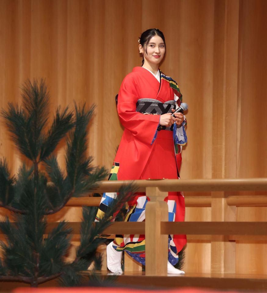 登壇する土屋太鳳（撮影・金田祐二）