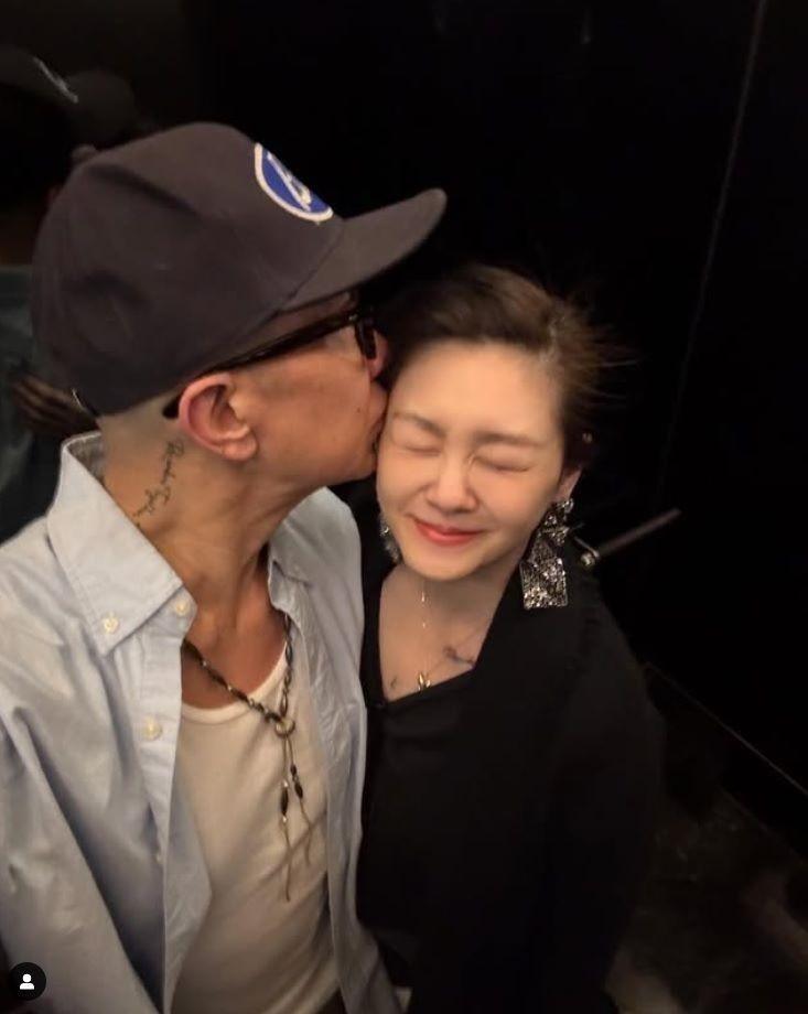 ク・ジュンヨプ公式インスタグラム＠ｄｊｋｏｏより　ク・ジュンヨプ（左）とバービィー・スーさん