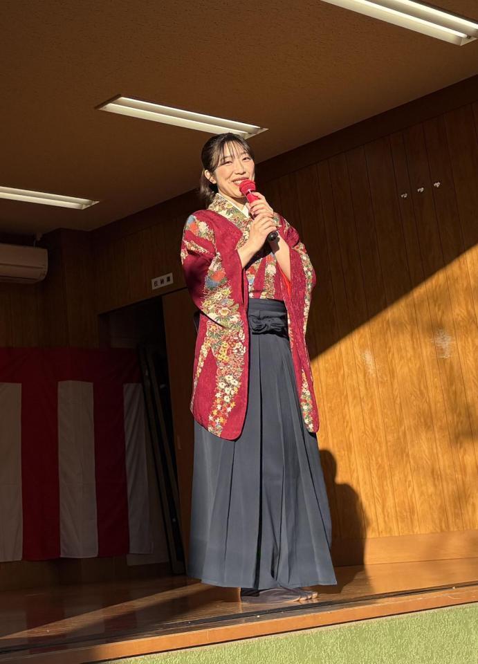 節分祭で熱唱する津吹みゆ