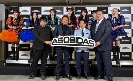 イベントに出席した（前列左から）アソビシステムの中川悠介社長、アソビダスの田村光紀社長、ミダスキャピタルの吉村英毅代表パートナー、伊勢ヶ浜親方（後列同）ＣＡＮＤＹ　ＴＵＮＥ