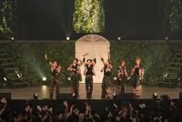 ツアーファイナルで観客に手を振るＬＩＬ　ＬＥＡＧＵＥの（左から）中村竜大、難波碧空、山田晃大、岡尾真虎、百田隼麻、岩城星那