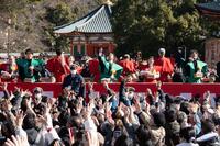 豆まきに参加した（左から）大東駿介、白石聖、仲野太賀、宮澤エマ、山口馬木也