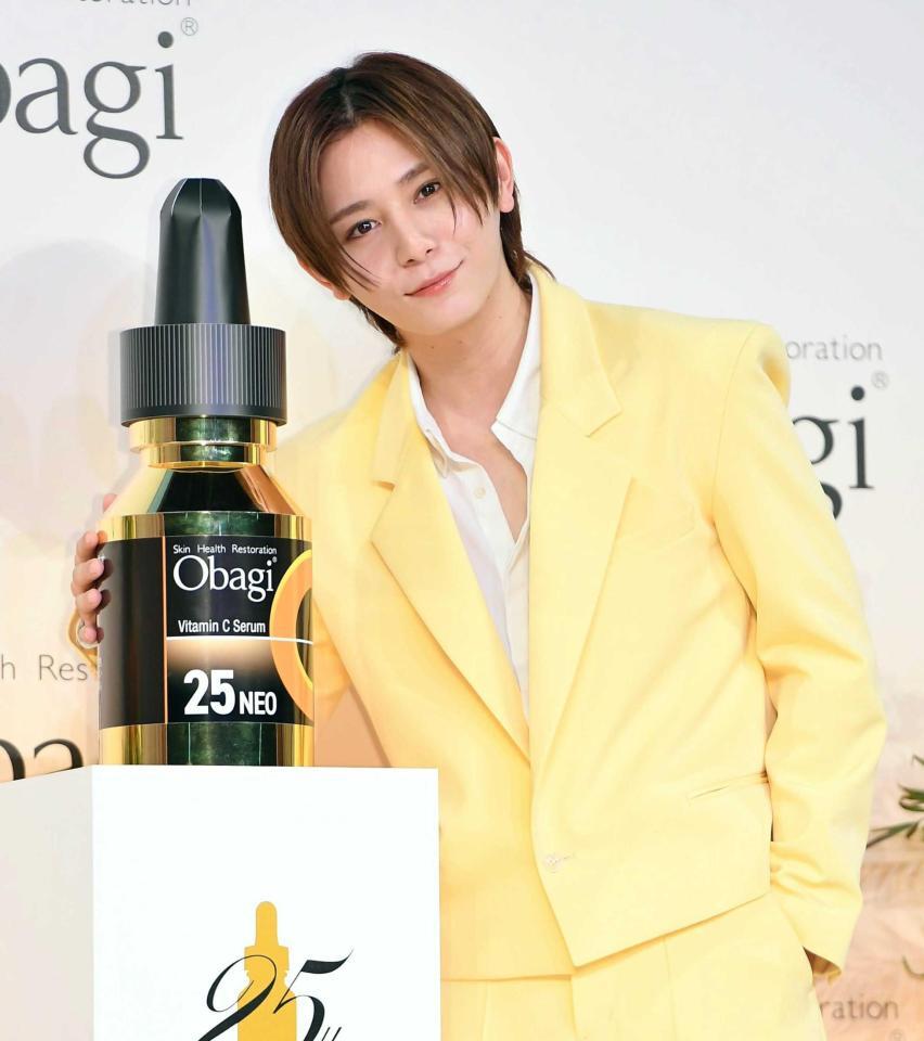 　ポーズを決める山田涼介