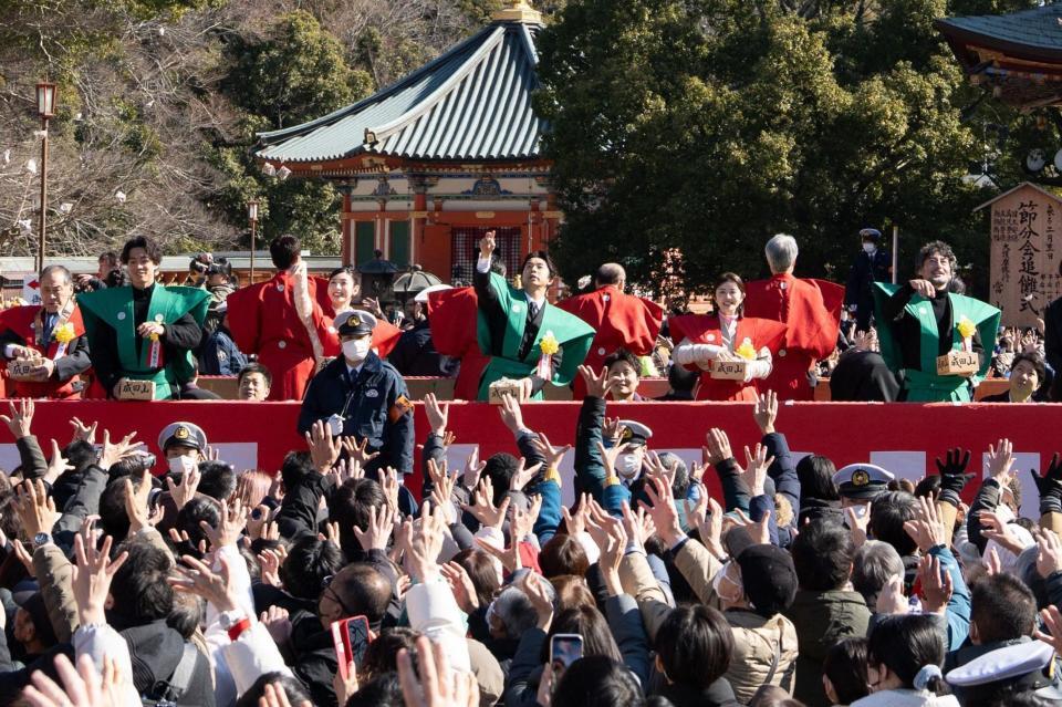 豆まきに参加した（左から）大東駿介、白石聖、仲野太賀、宮澤エマ、山口馬木也