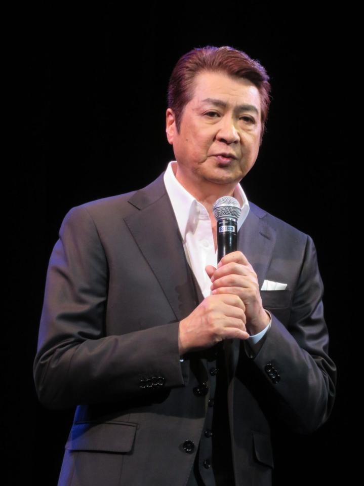 近況を語る山川豊