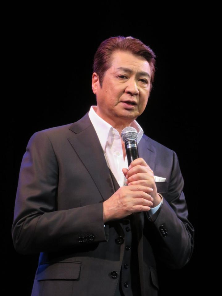 近況を語る山川豊