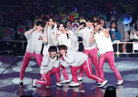 初のドームツアー千秋楽を地元・大阪で行ったなにわ男子（撮影・伊藤笙子）