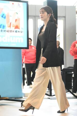 イベントにさっそうと登場した中川安奈（撮影・開出牧）