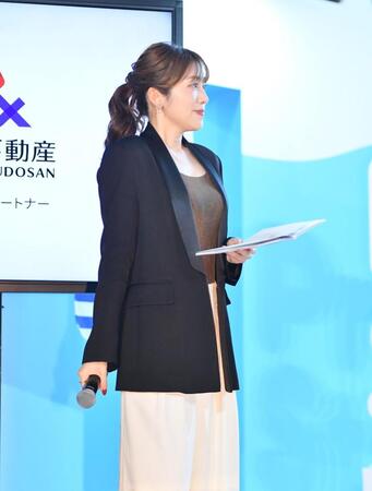 ＭＣを務める中川安奈（撮影・開出牧）