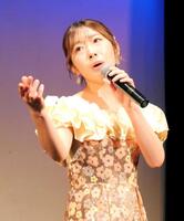 新曲「合鍵」を熱唱する岩佐美咲