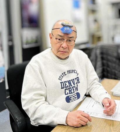 「節分の日」の放送中、スタッフがくれた鬼の顔入りの頭巾（ときん）をつけていた私。その心の中は…