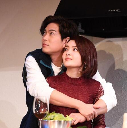 葵わかな（右）と夫婦役を熱演する加藤シゲアキ（撮影・園田高夫）