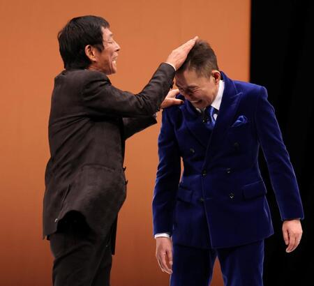 「古希還暦」として漫才を披露した明石家さんま（左）と太田光（撮影・伊藤笙子）