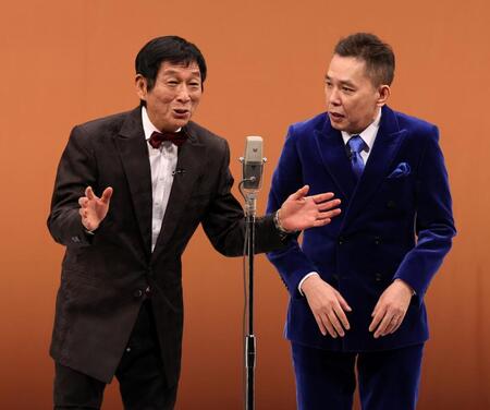 「古希還暦」として漫才を披露した明石家さんま（左）と太田光（撮影・伊藤笙子）