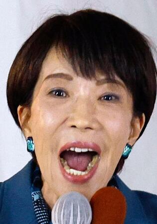 街頭演説で支持を訴える自民党総裁の高市首相＝６日午後、宮崎県新富町