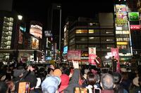 大勢の聴衆を集め街頭演説するれいわ新選組・山本太郎代表（撮影・開出牧）