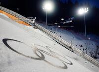 女子個人ノーマルヒルの公式練習で飛躍する高梨沙羅＝プレダッツォ（共同）