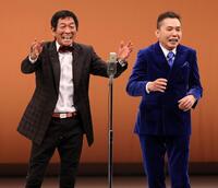 「古希還暦」として漫才を披露した明石家さんま（左）と太田光（撮影・伊藤笙子）