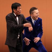 「古希還暦」として漫才を披露した明石家さんま（左）と太田光（撮影・伊藤笙子）