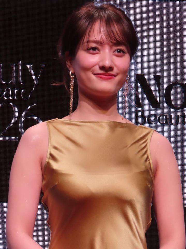 イベントに出席した谷まりあ