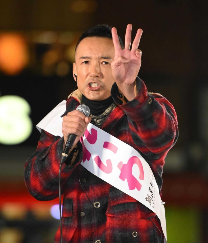 　街頭演説する、れいわ新選組の山本太郎代表（撮影・開出牧）