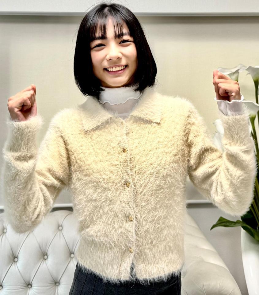 芸能界デビューが決まりガッツポーズする増田有紗