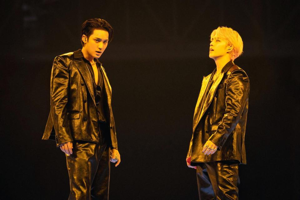 ＭＩＮＧＹＵ（左）とＳ．ＣＯＵＰＳ＝ⓟ＆©　ＰＬＥＤＩＳ　Ｅｎｔｅｒｔａｉｎｍｅｎｔ