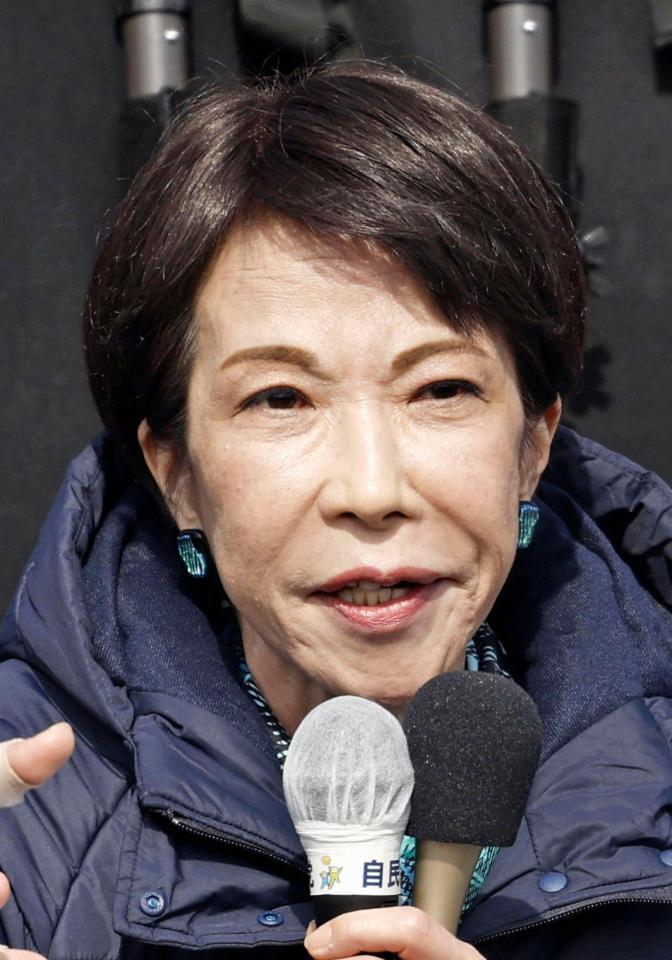 街頭演説で支持を訴える自民党総裁の高市首相＝６日午前、栃木県那須塩原市