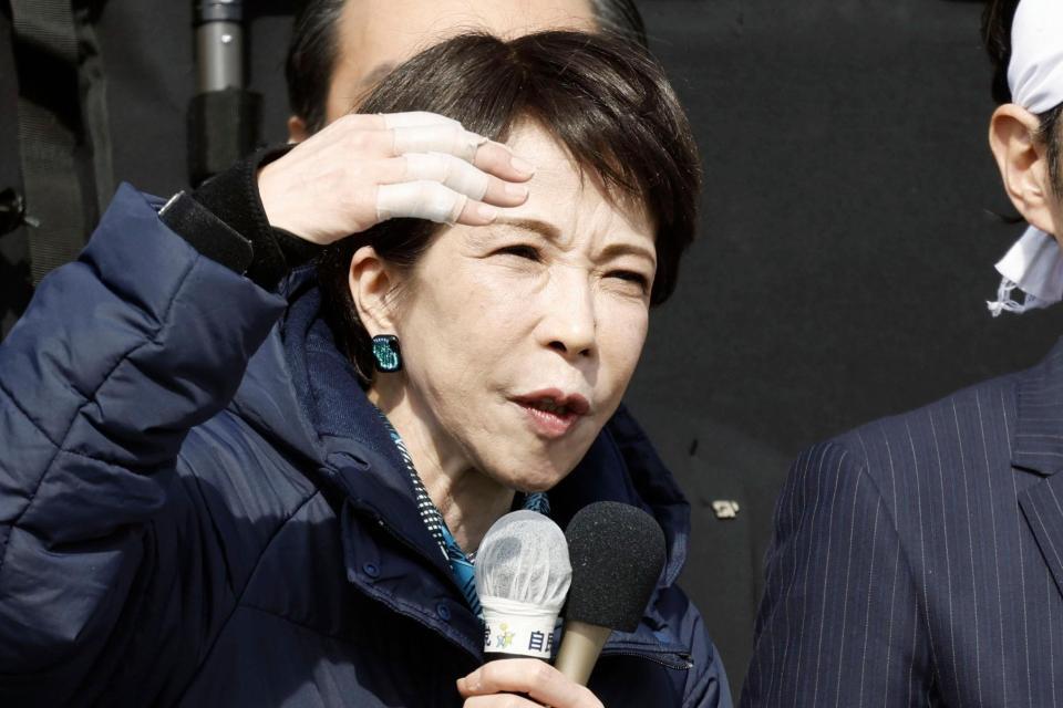 栃木県那須塩原市で街頭演説する自民党総裁の高市首相＝６日午前