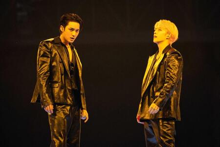 Ｓ．ＣＯＵＰＳ（右）とＭＩＮＧＹＵ　（Ｐ）＆（Ｃ）　ＰＬＥＤＩＳ　Ｅｎｔｅｒｔａｉｎｍｅｎｔ