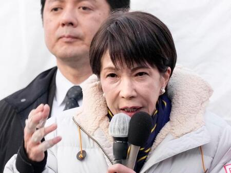 　街頭演説で支持を訴える自民党総裁の高市首相