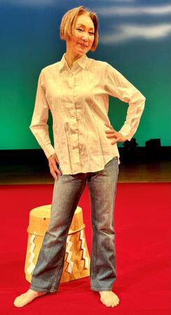 読み語りを披露した浅野温子