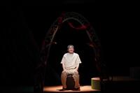 熱演する山里亮太©吉本興業