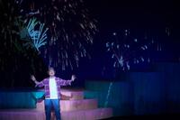 熱演する山里亮太©吉本興業