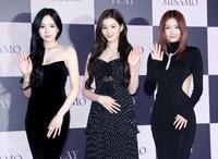 　１ｓｔアルバム『ＰＬＡＹ』ポップアップイベントに登場したＭＩＳＡＭＯ（左から）ＭＩＮＡ、ＳＡＮＡ、ＭＯＭＯ（撮影・伊藤笙子）