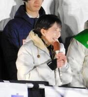 聴衆の歓声に思わず笑顔を見せた高市早苗首相
