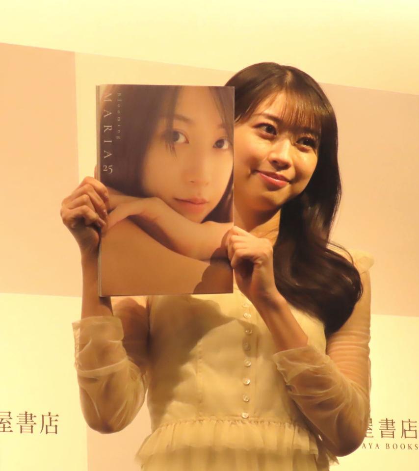 　写真集「Ｂｌｏｏｍｉｎｇ　ＭＡＲＩＡ25」の発売イベントを行ったモーニング娘。’２６の牧野真莉愛