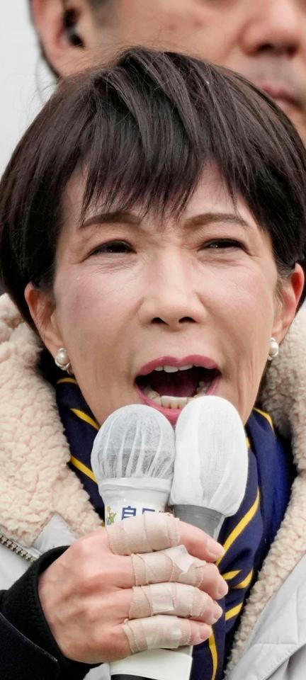 　街頭演説で支持を訴える自民党総裁の高市首相