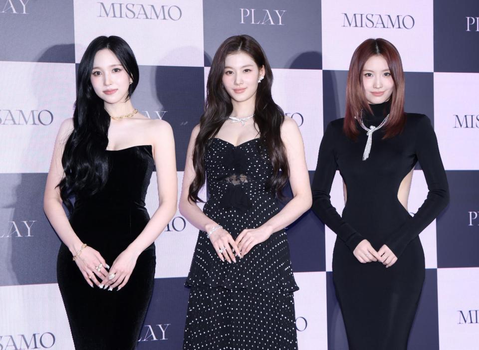 １ｓｔアルバム『ＰＬＡＹ』ポップアップイベントに登場したＭＩＳＡＭＯ（左から）ＭＩＮＡ、ＳＡＮＡ、ＭＯＭＯ（撮影・伊藤笙子）