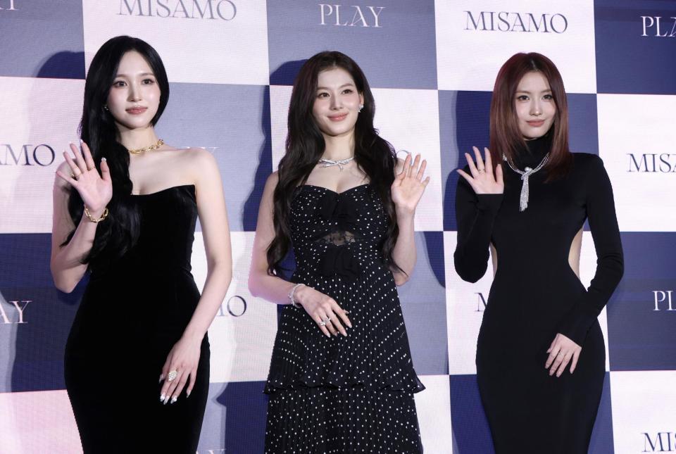 １ｓｔアルバム『ＰＬＡＹ』ポップアップイベントに登場したＭＩＳＡＭＯ（左から）ＭＩＮＡ、ＳＡＮＡ、ＭＯＭＯ（撮影・伊藤笙子）