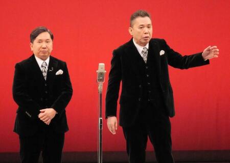 　時事漫才を披露した爆笑問題