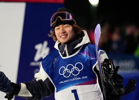 男子ビッグエア予選　３回目を終え笑顔の長谷川帝勝＝リビーニョ（共同）