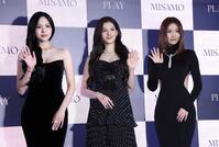 １ｓｔアルバム『ＰＬＡＹ』ポップアップイベントに登場したＭＩＳＡＭＯ（左から）ＭＩＮＡ、ＳＡＮＡ、ＭＯＭＯ（撮影・伊藤笙子）