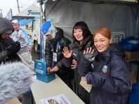 イベントに出席した宮崎朝子（左）と松岡彩