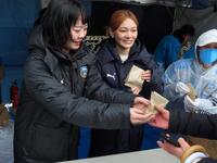 イベントに出席した宮崎朝子（左）と松岡彩