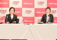 報道陣の前に姿を見せた櫛渕万里氏（左）と大石あきこ氏