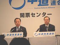 厳しい表情の野田佳彦氏（左）と斉藤鉄夫氏